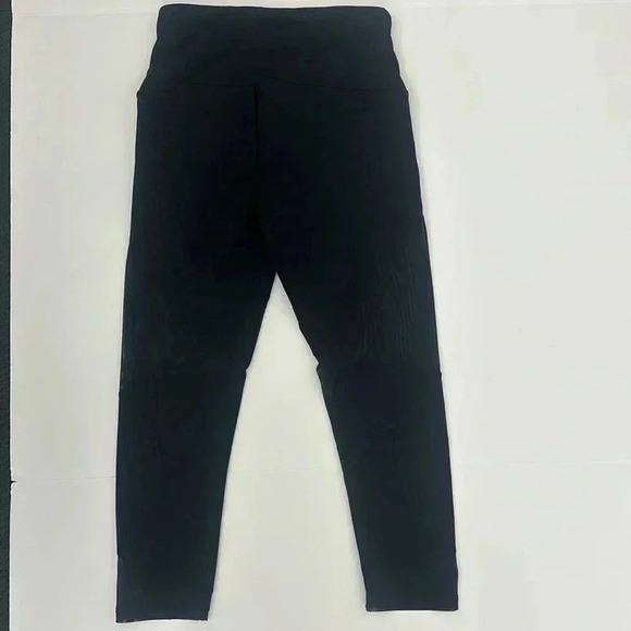 Victoria Sport Knockout Capri Leggings with mesh design on the legs - Picture 9 of 10